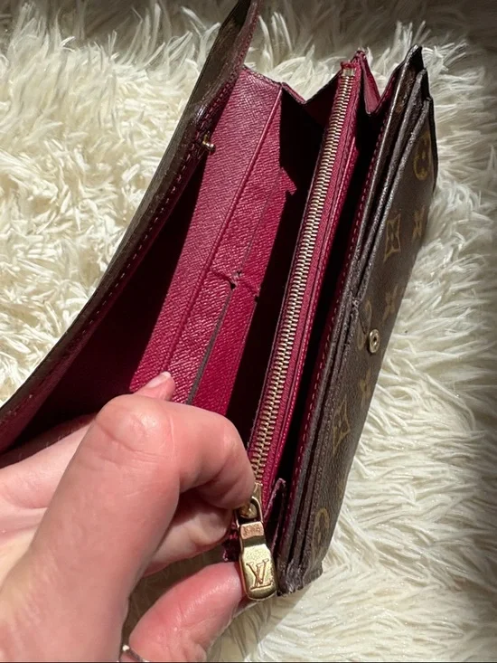 Monogram, Louis Vuitton, Sarah wallet/ crossbody with fuchsia interior - Picture 12 of 16